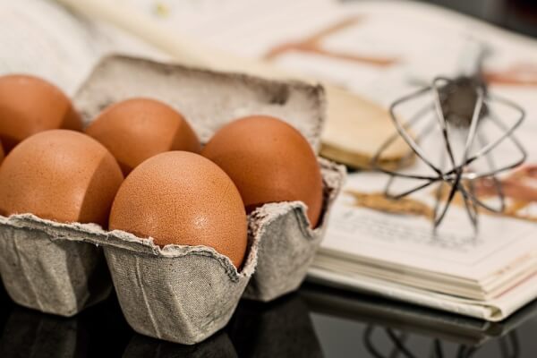 Purpose of eggs in baking